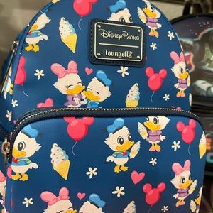 Disney parks Donald daisy balloons